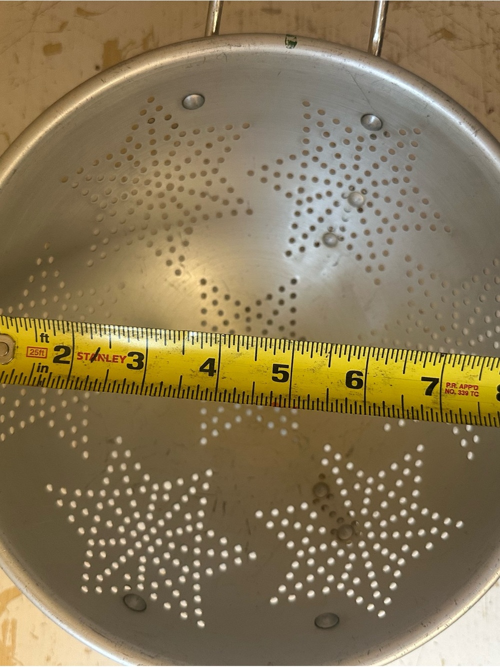 Aluminum Star-Pattern Colander - Silver - Picture 5 of 6